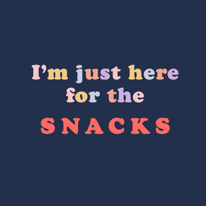 I'm just here for the snacks - Unisex Organic T-shirt