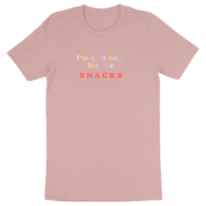 I'm just here for the snacks - Unisex Organic T-shirt